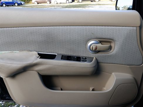 Used 2009 Nissan Versa S w/ Convenience Pkg image 37