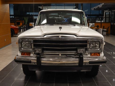 Used 1987 Jeep Grand Wagoneer image 4