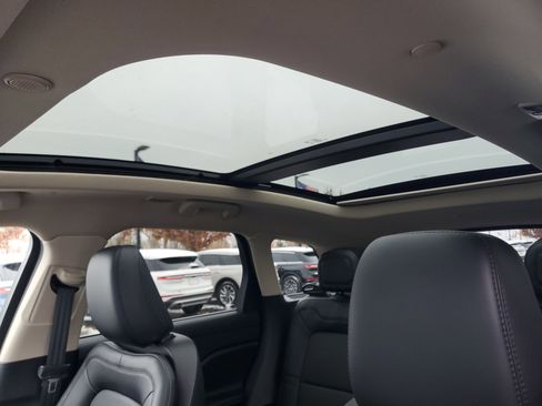 Certified 2024 Lincoln Corsair AWD w/ Equipment Group 101A image 11