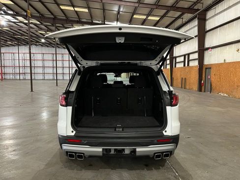 Used 2025 GMC Acadia Elevation AWD/4WD image 12