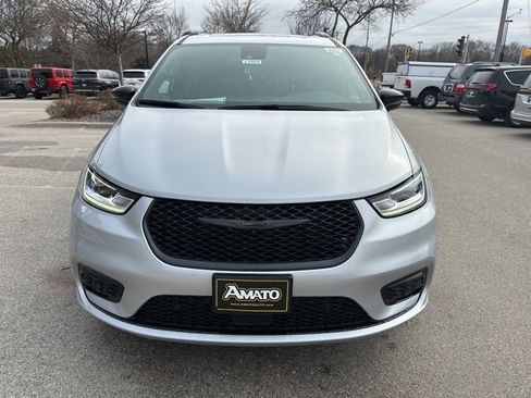 New 2026 Chrysler Pacifica Limited w/ S Appearance Package FWD image 3