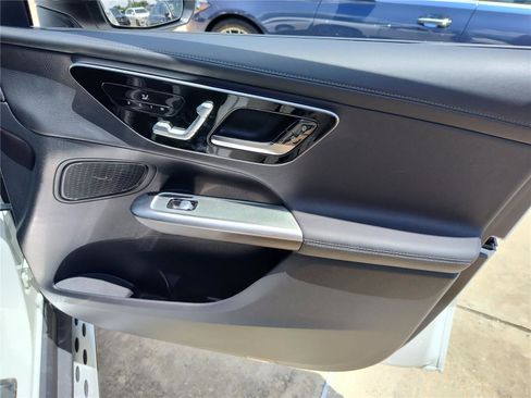 Used 2024 Mercedes-Benz GLC 300 4MATIC image 25