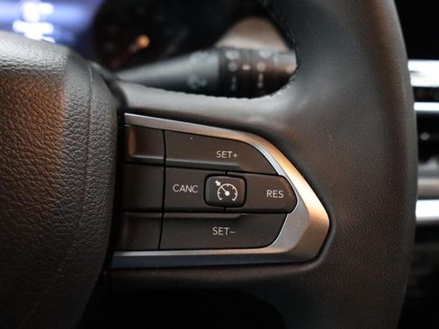 Used 2024 Jeep Compass Latitude AWD/4WD image 15