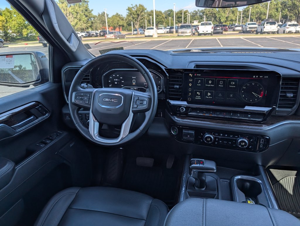 Used 2024 GMC Sierra 1500 Elevation w/ Elevation Premium Package AWD/4WD image 3