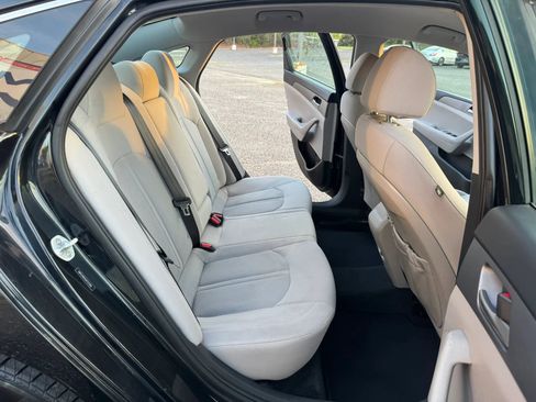 Used 2018 Hyundai Sonata SE FWD image 16