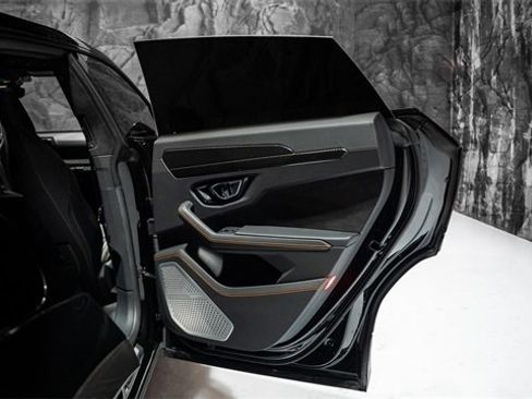 Used 2021 Lamborghini Urus image 13
