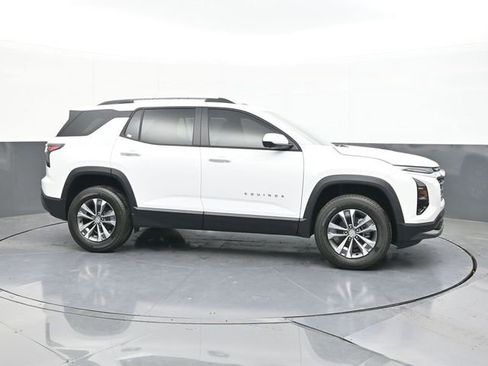 New 2026 Chevrolet Equinox LT w/ Convenience Package II FWD image 17