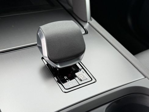 New 2025 Land Rover Discovery Sport Dynamic SE image 18