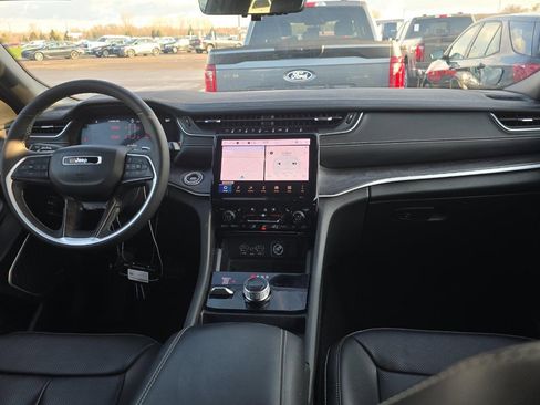 Used 2024 Jeep Grand Cherokee L Limited w/ Luxury Tech Group II image 9