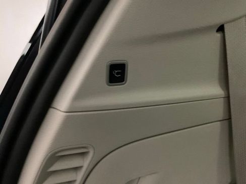 Used 2020 Chrysler Pacifica Limited FWD image 32