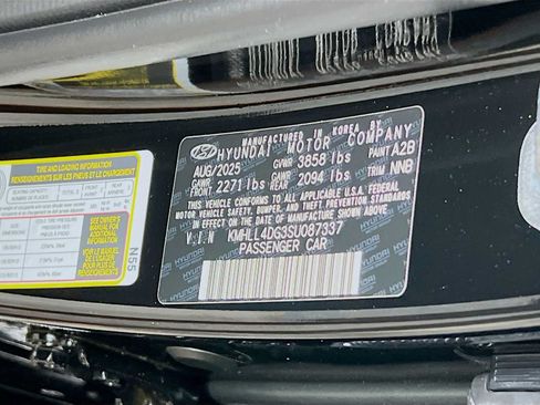 Certified 2025 Hyundai Elantra SE FWD image 31