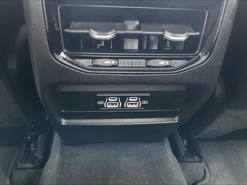 Used 2023 Jeep Grand Cherokee Laredo AWD/4WD image 35