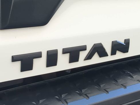 Used 2020 Nissan Titan PRO-4X w/ Pro-4x Convenience Package image 13