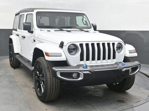 Used 2022 Jeep Wrangler Unlimited Sahara image 3