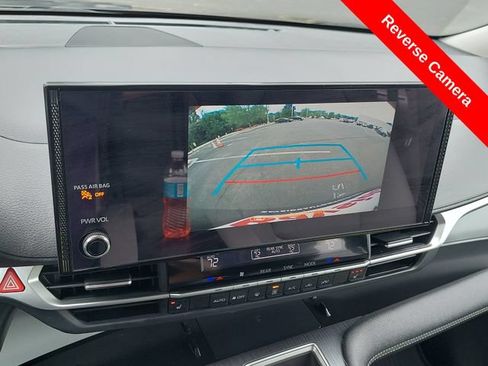 Used 2025 Toyota Sienna XLE FWD image 13
