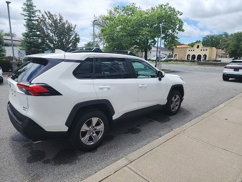 Used 2022 Toyota RAV4 XLE w/ Convenience Package AWD/4WD image 8