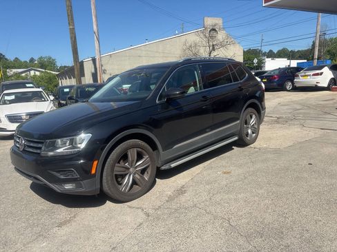 Used 2020 Volkswagen Tiguan SEL image 2