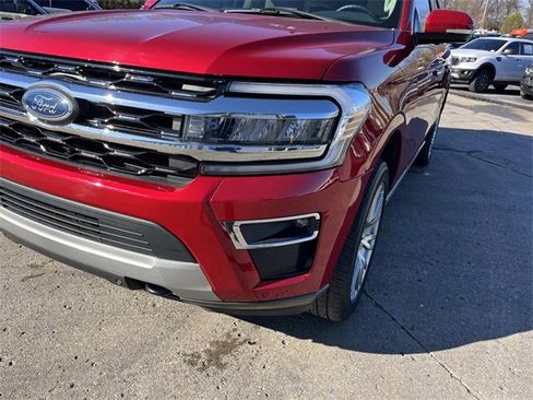 Used 2022 Ford Expedition Max Limited image 9