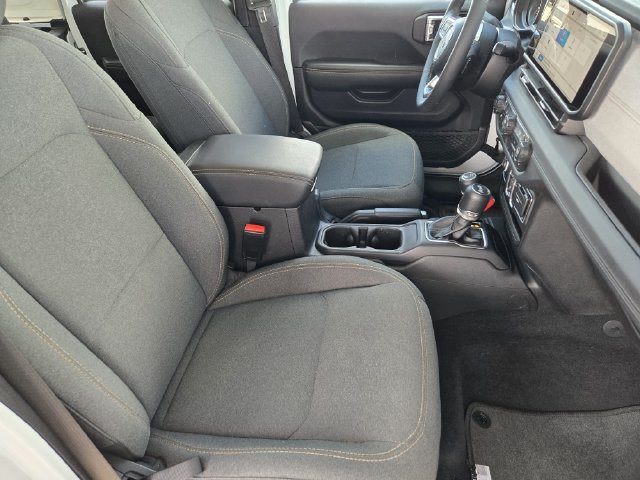 Used 2026 Jeep Wrangler Unlimited Sahara AWD/4WD image 17