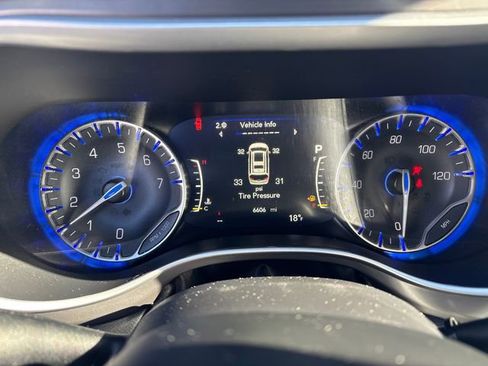 Used 2026 Chrysler Pacifica Select image 24