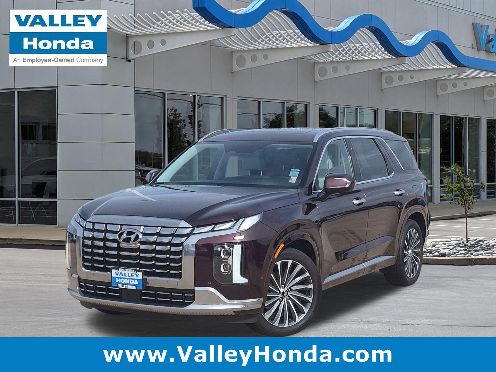 Used 2023 Hyundai Palisade Calligraphy w/ Cargo Package AWD/4WD image 1