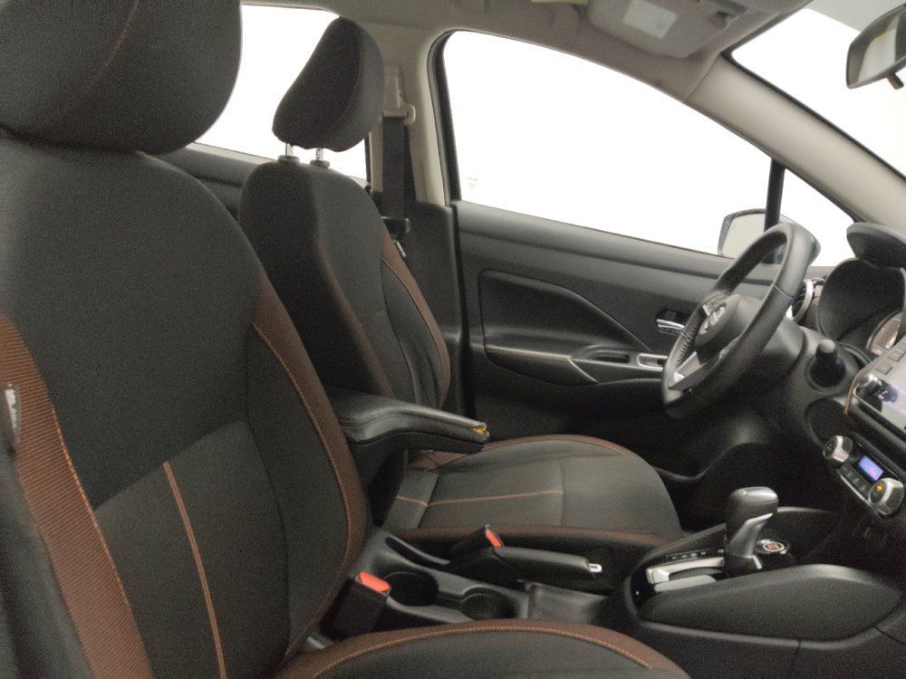 Used 2022 Nissan Versa SR FWD image 21