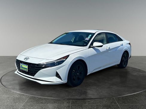 Used 2022 Hyundai Elantra SEL w/ Cargo Package FWD image 3