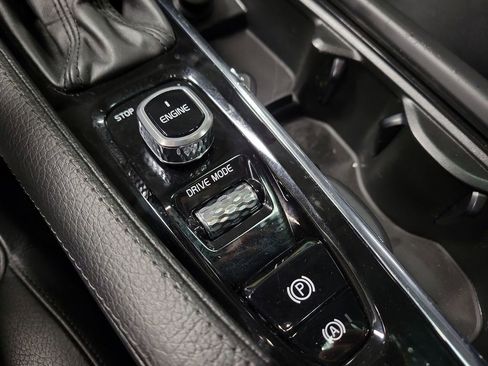 Used 2016 Volvo XC90 T6 Momentum w/ Momentum Plus Package image 17