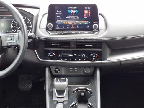 Used 2024 Nissan Rogue SV FWD image 14