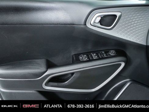 Used 2025 Kia Soul LX FWD image 6