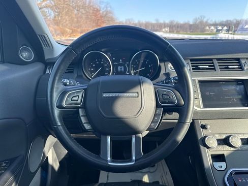 Used 2019 Land Rover Range Rover Evoque SE Premium image 19