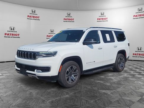 Used 2024 Jeep Wagoneer Series II w/ Flexible Seating Group RWD image 1