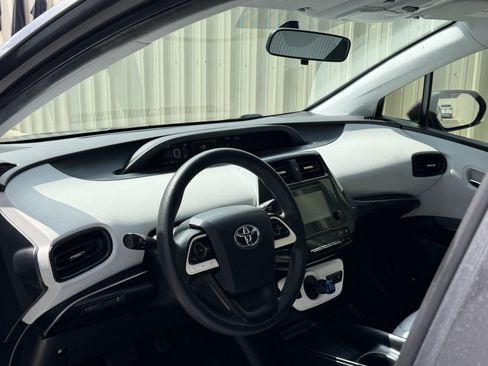 Used 2016 Toyota Prius Two FWD image 16