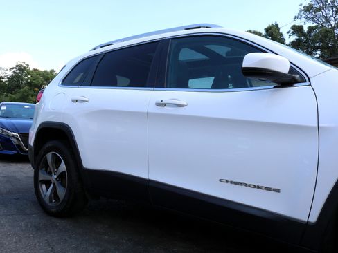 Used 2020 Jeep Cherokee Limited image 9