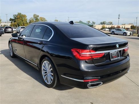 Used 2019 BMW 740i image 5