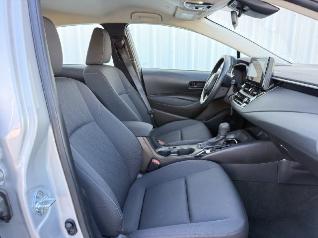 Used 2025 Toyota Corolla LE FWD image 27