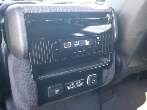 Used 2024 Jeep Wagoneer Series II w/ Flexible Seating Group image 13