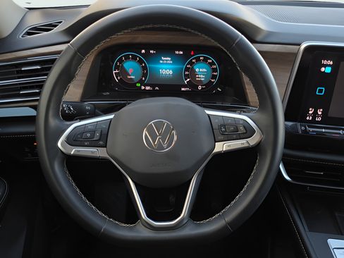 Used 2024 Volkswagen Atlas SE FWD image 26