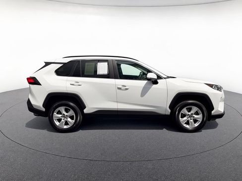 Used 2019 Toyota RAV4 XLE FWD image 6
