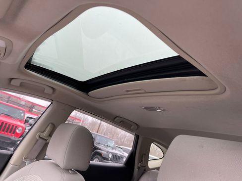 Used 2013 Nissan Rogue SV w/ Premium Pkg image 13