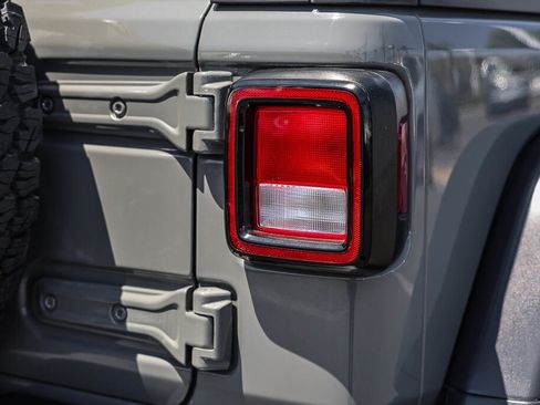 Used 2018 Jeep Wrangler Unlimited Rubicon AWD/4WD image 26