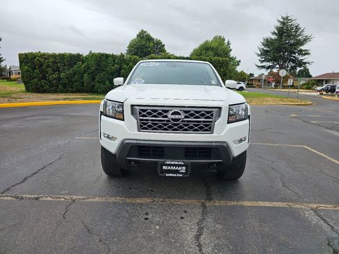 Used 2024 Nissan Frontier SV w/ SV Convenience Package image 3