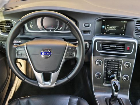 Used 2016 Volvo V60 T5 Premier image 40