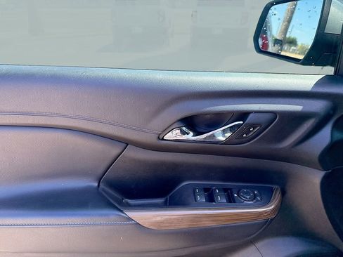 Used 2021 GMC Acadia SLE image 9