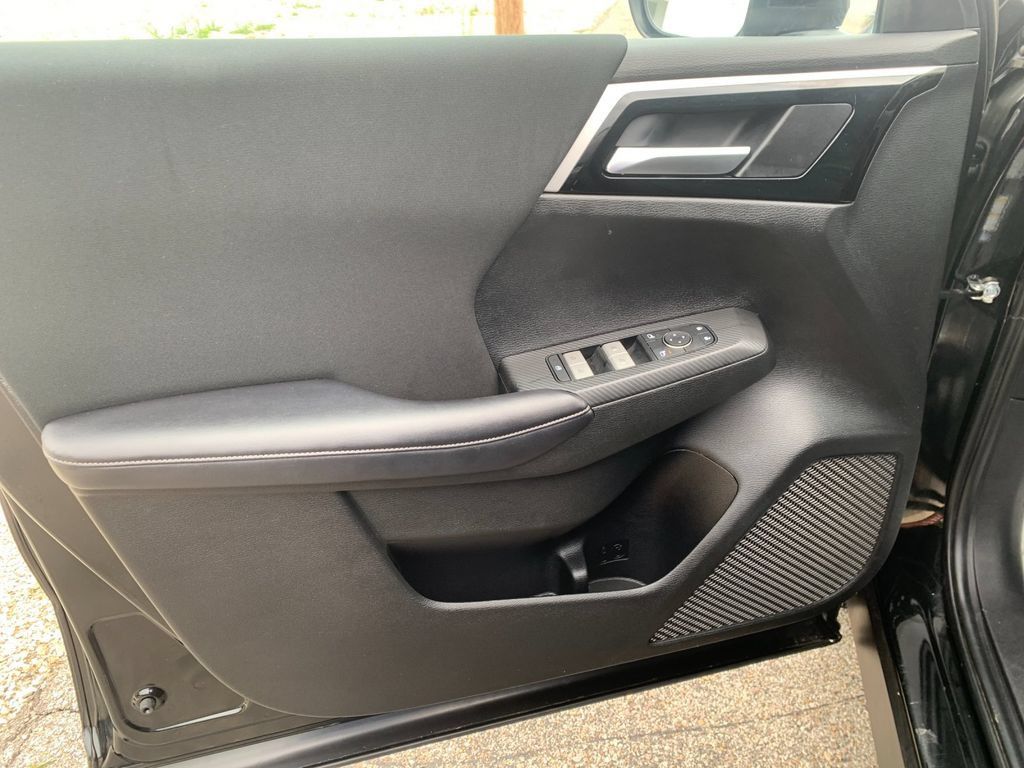 Used 2024 Mitsubishi Outlander ES AWD/4WD image 12