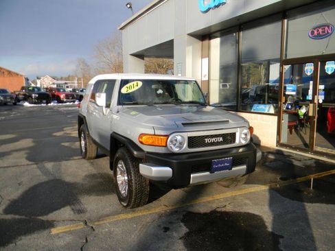 Used 2014 Toyota FJ Cruiser 4WD w/ Upgrade Package image 2