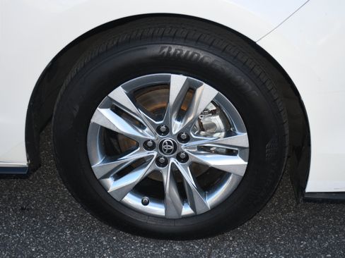 Used 2021 Toyota Sienna Limited FWD image 23