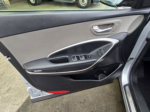 Used 2017 Hyundai Santa Fe Limited image 12