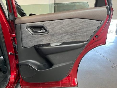 Used 2023 Nissan Rogue S AWD/4WD image 16