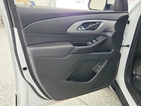 Used 2023 Chevrolet Traverse LT FWD image 24